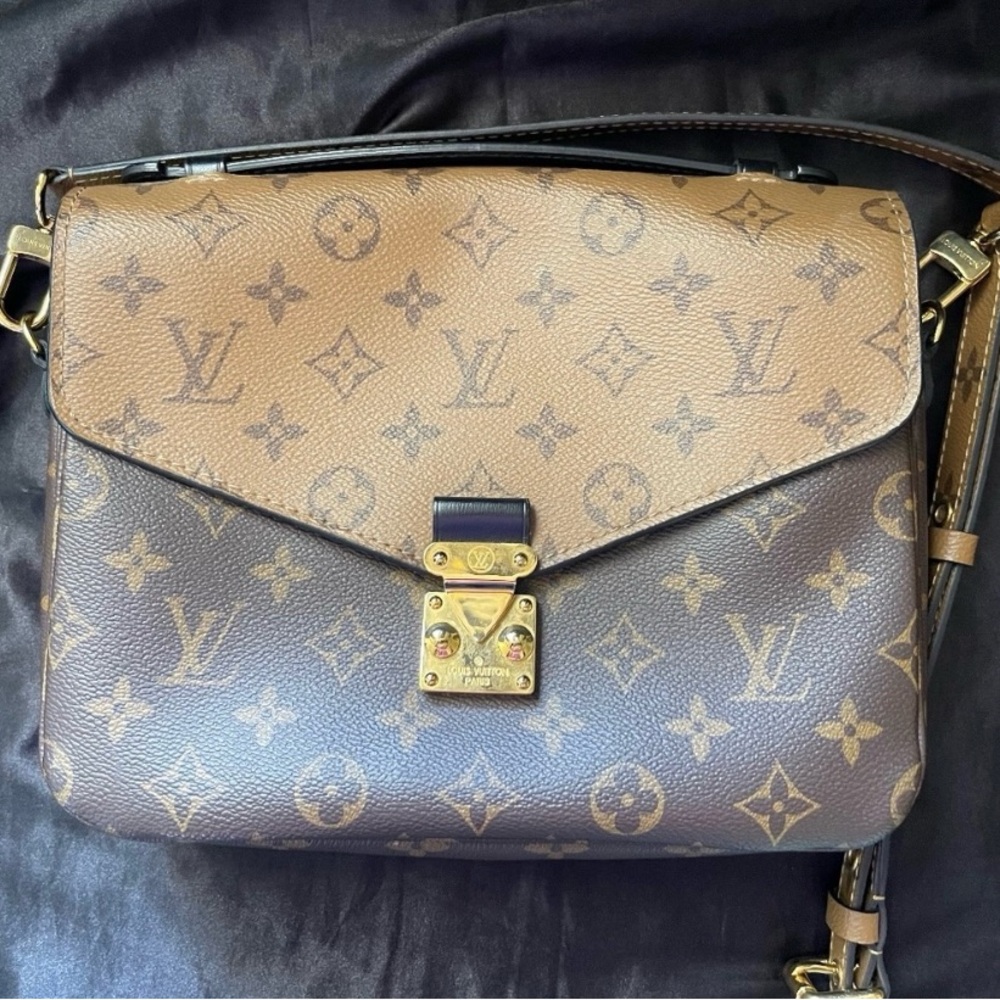 Louis Vuitton Pochette Metis Reverse